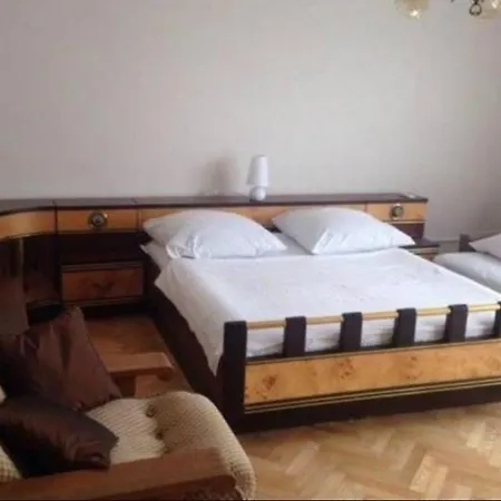 Great Near Center Apartment *