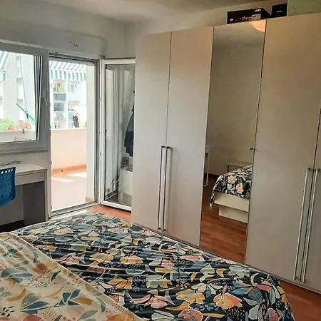 Апартаменты Great Near Center Сплит